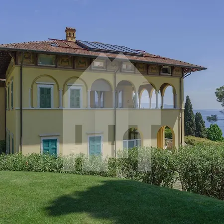 Holiday home Dimora Bardot Gardone Riviera